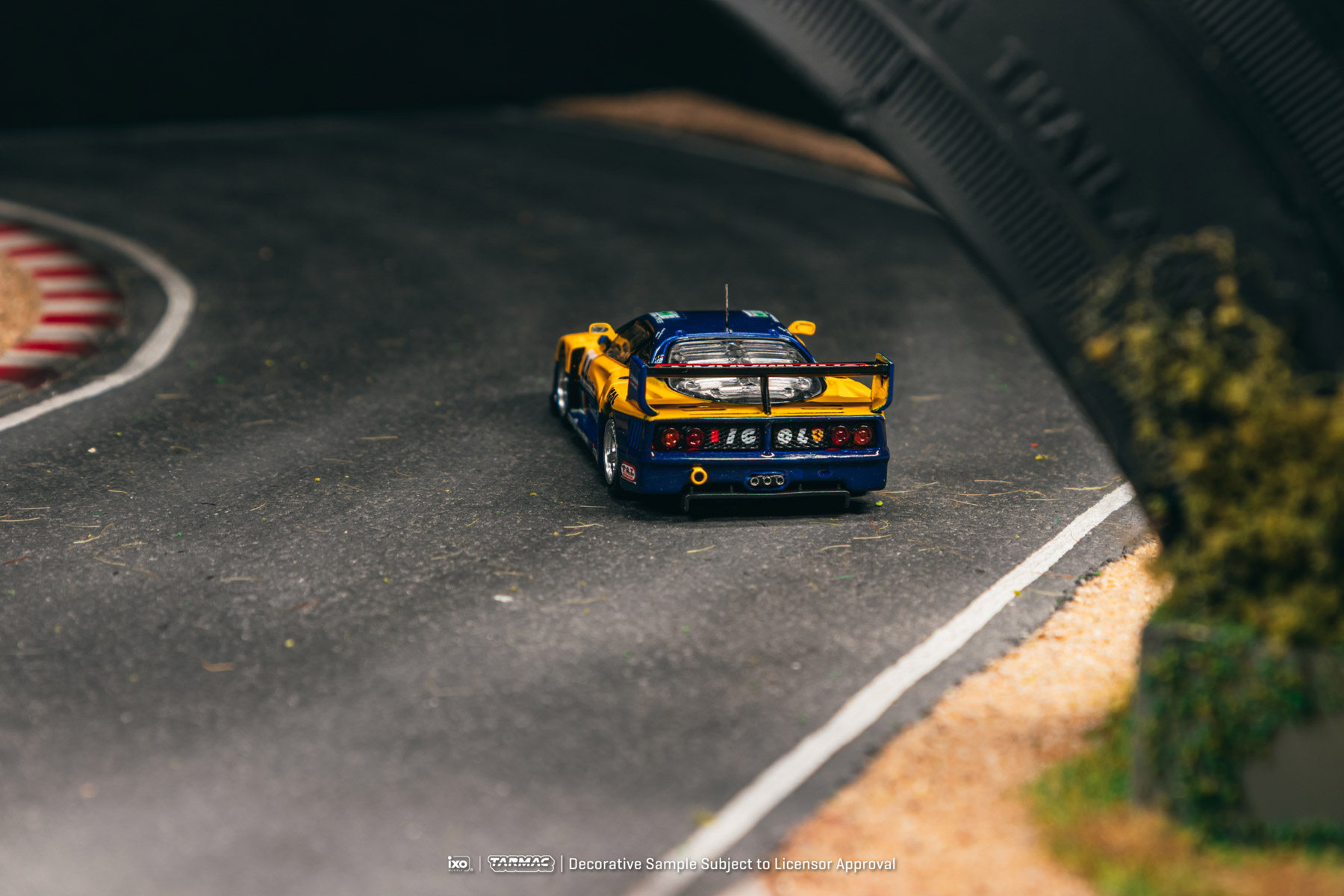 In Stock TW 1:64 Ferrari F40 G - Men Accessories Collection recension och pris